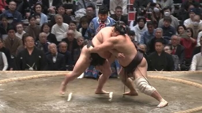 朝乃山と正代の取組（25日千秋楽　日本相撲協会提供）