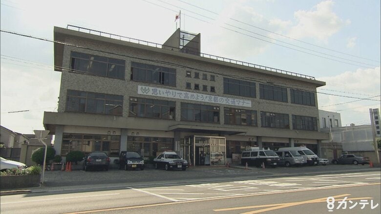 「パトカーに気づいて焦った」　信号無視・ノーヘルの高校生2人乗りミニバイクが転倒　運転手は顔を打つけが　パトカー赤色灯に気づき事故　京都・左京区｜FNNプライムオンライン