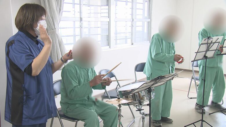 合唱にメダカの飼育も…『拘禁刑』で変わる刑務所 懲らしめるための場所から立ち直りを支援する場所に｜FNNプライムオンライン