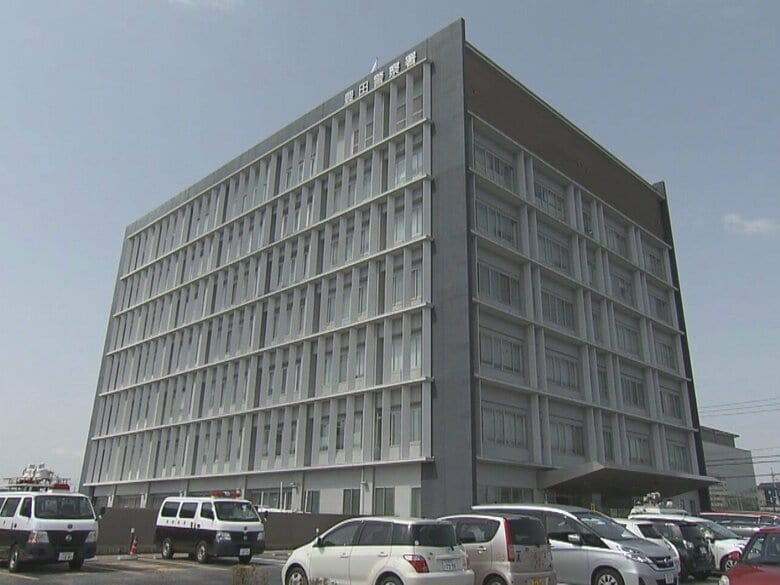 「息子が暴れ布団で押さえ込んだら意識が…」32歳息子が搬送先で死亡 67歳父親を暴行の疑いで逮捕 容疑を否認｜FNNプライムオンライン