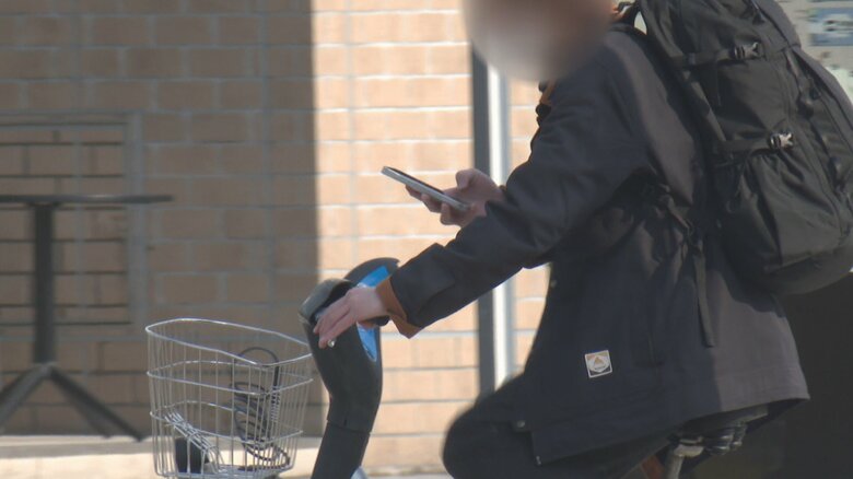 自転車の「青切符制度」が4月1日スタート　ながらスマホは反則金1万2000円、傘さし運転は5000円｜FNNプライムオンライン