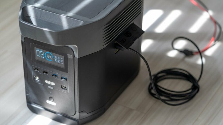 ポータブル電源の危険な使い方と使用時の注意点を専門ブロガーが解説 出火事故を防ぐために守るべき「つなぎ方」と「置き場所」|FNNプライムオンライン