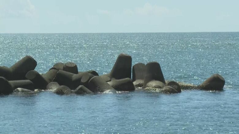 海岸から約15mの所に沈む…シュノーケリング中に行方不明となった男子中学生を発見も死亡 救命胴衣等は着けず｜FNNプライムオンライン