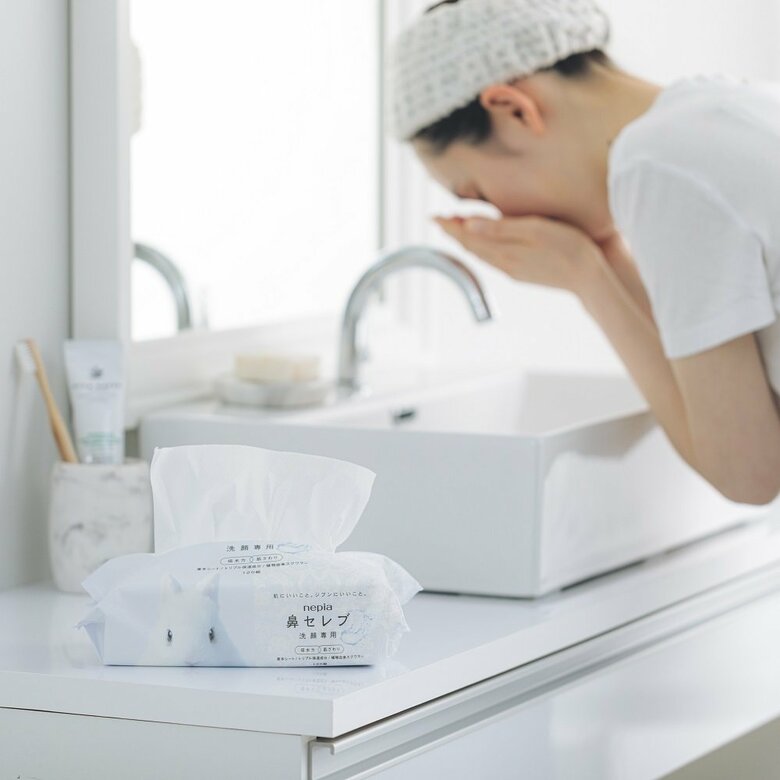「ネピア 鼻セレブ洗顔専用 使用イメージ」(画像提供:王子ネピア)
