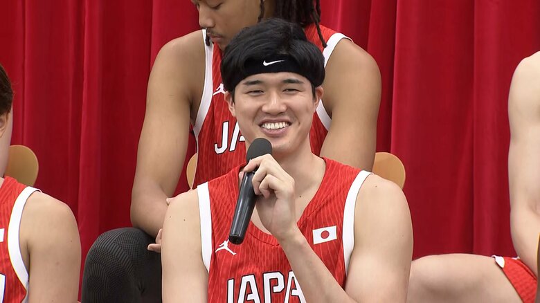 ヨーロッパ遠征を前に会見で語る渡邊雄太（10日、都内）