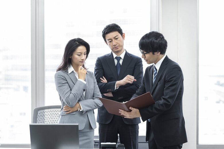 トラブル報告は時系列に伝えがちだが…（イメージ）