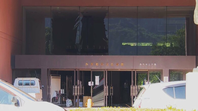 爆発で割れたガラス