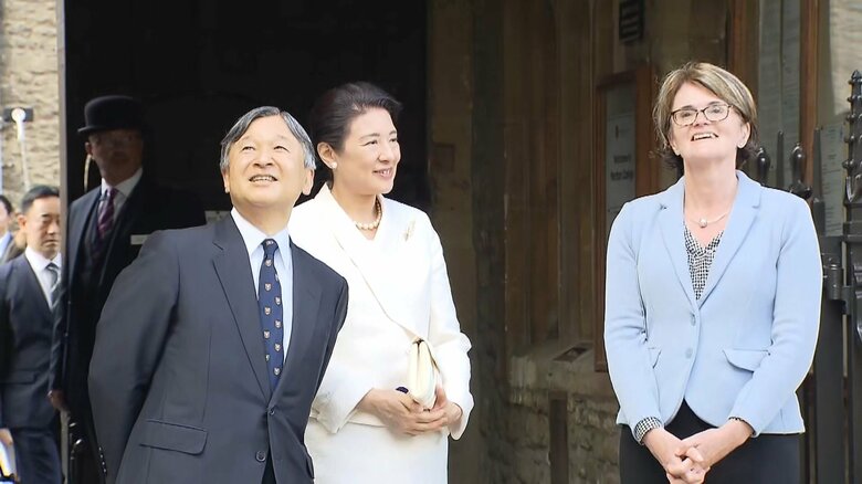 オックスフォード大学のネクタイをつけられていた