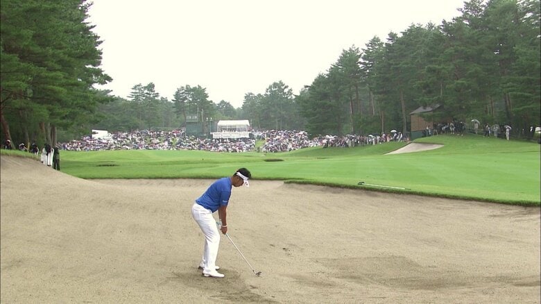 プレーオフ、左バンカーから残り191ヤード