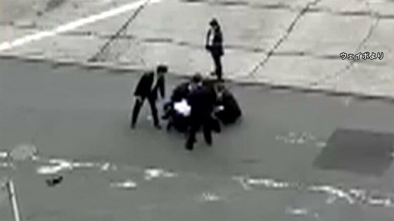 取り押さえられた山上徹也容疑者