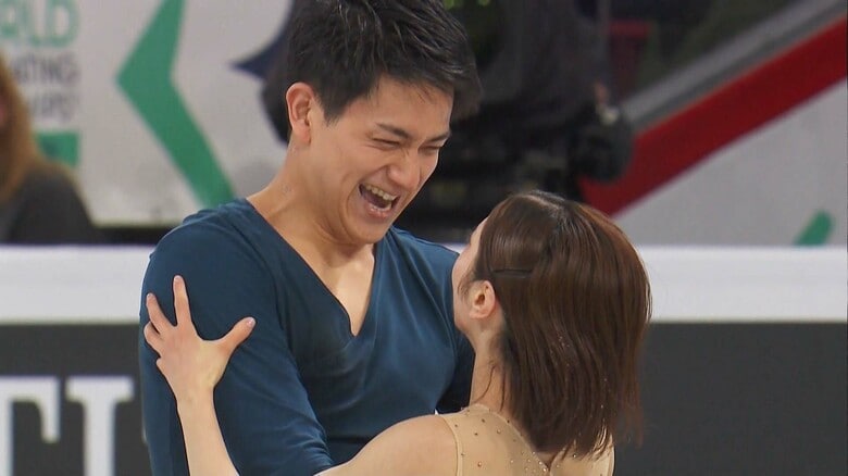 ショート演技後に満面の笑みを見せる“りくりゅう”