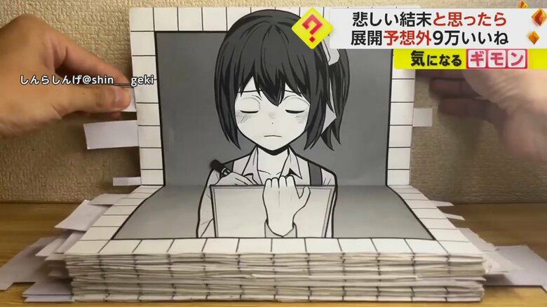 ファンの女の子にサインを書く少女