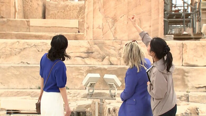 ガイドの説明に熱心に耳を傾けられた