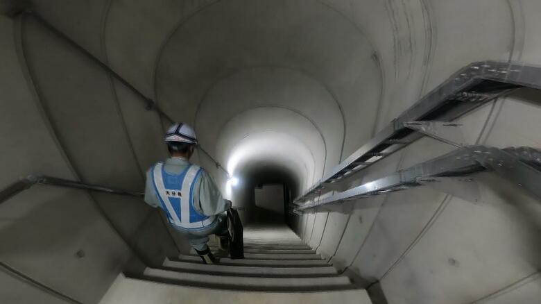 ダムの中を探索