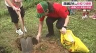 還暦記念で植樹　天底小学校・今帰仁村