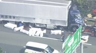 東名高速でトラックなど3台絡む事故　レッカー作業中の男性が下敷きになり死亡　神奈川・伊勢原JCT付近