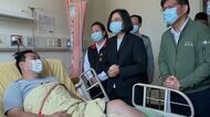 工事車両ブレーキかけ損ねか 台湾・列車脱線50人死亡