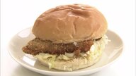 「まるでアジフライ」“厄介者”アカエイをバーガーに　養護学校の生徒が商品開発【島根発】