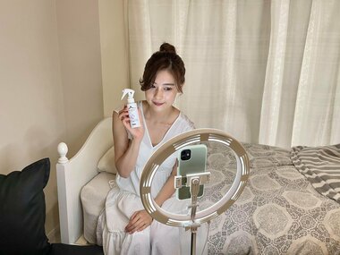 自宅で完結「リモートモデル」 コロナ禍で収入減の女性にも新たな働き方