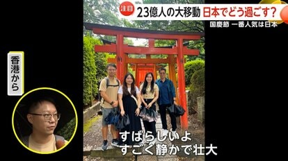 境内にずらり連なるまっ赤な鳥居