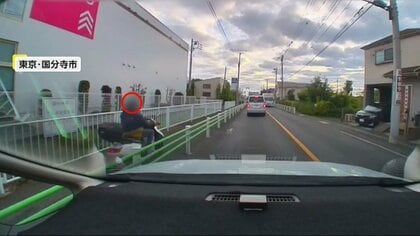 「なぜここに？」バイクが歩道走行…子どもの横をすり抜ける　交差点で車線無視して右折、公園内走行も　各地で危険な運転