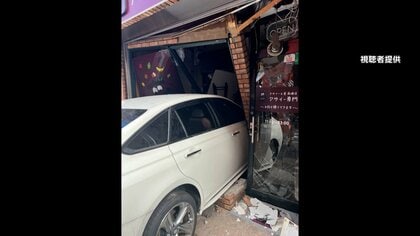 「アクセルとブレーキを間違えた」96歳男性の運転する車が飲食店に突っ込む　群馬・高崎市