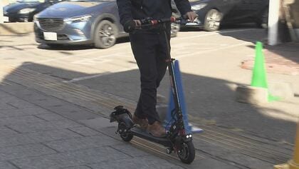 電動キックボード事故　死亡の女性は無免許運転か　区分は「原付きバイク」　国道の交差点で高速バスと衝突　　