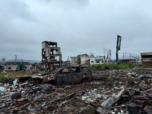焼失した朝市に重機が入り復興が確実に始まっている