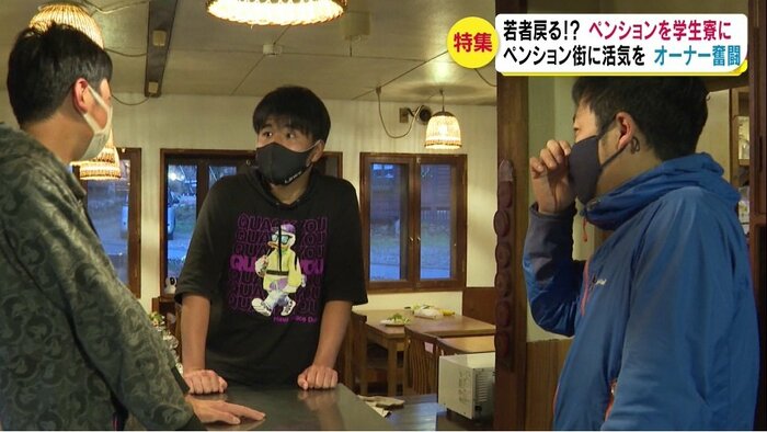 中村さん(右)と1年生が語り合う