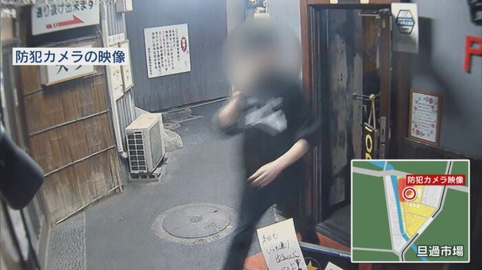 店から慌ただしく飛び出してくる人たち