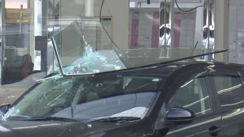 「中古車販売店」で従業員運転の車が窓ガラス突き破る　女性客がケガ　「WECARSびわ湖守山店」｜FNNプライムオンライン