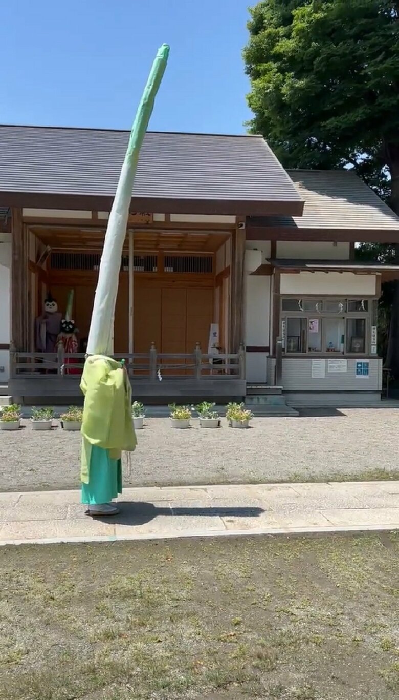 構えていたネギをしまって