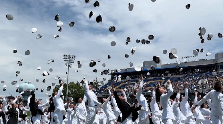 アメリカ海軍士官学校の卒業式