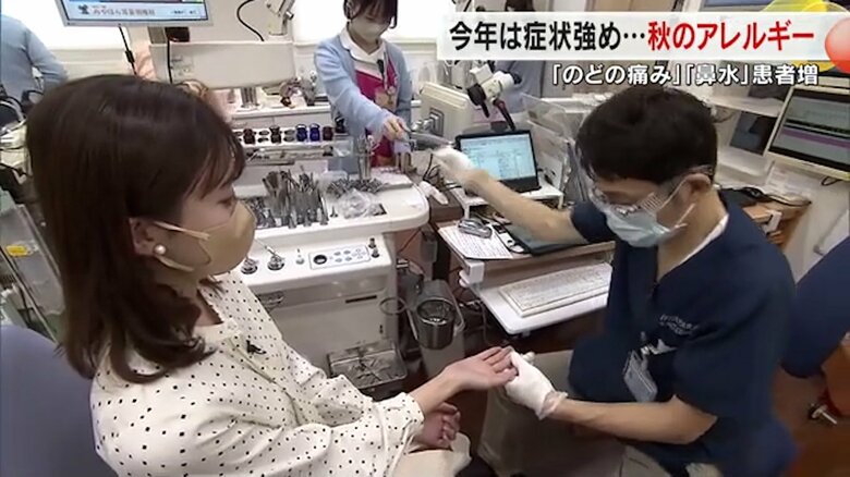 鼻炎の症状を検査する中塚美緒アナウンサー