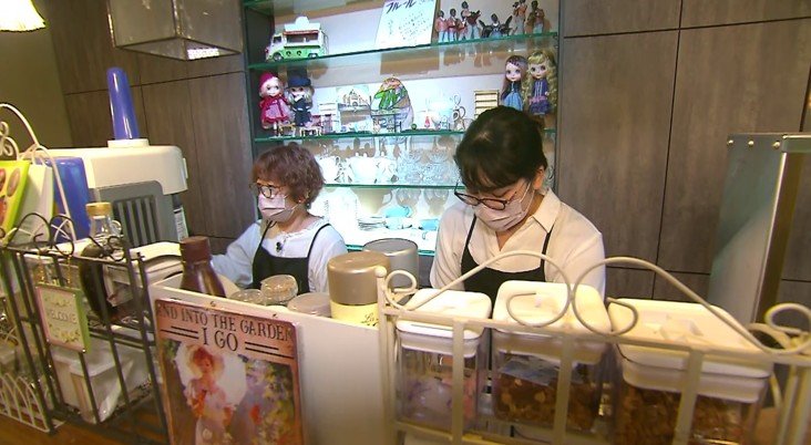 オーナーの鈴木真由美さん（左）、娘の那緒さん（右）