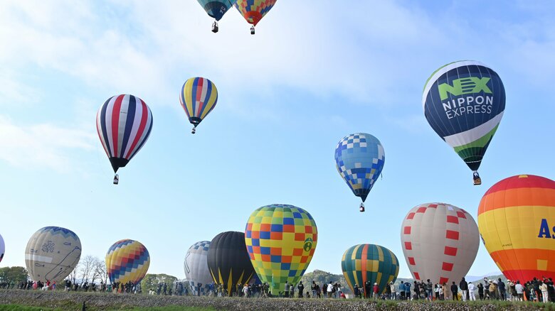 佐久市は気球の競技飛行大会「佐久バルーンフェスティバル」でも有名