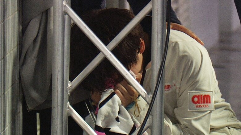 バックステージで涙を流す佐藤駿（2024年全日本選手権）