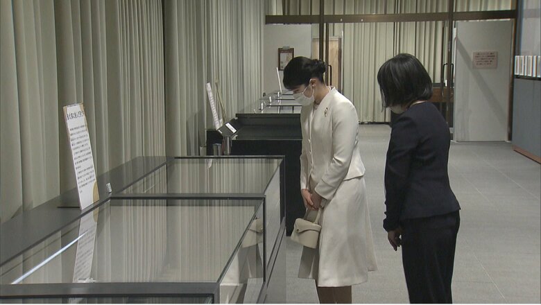 初の単独公務で「夢見る光源氏」展を鑑賞された　国立公文書館　5月11日