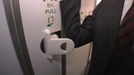 全日空 肘でドア開ける機内トイレ 航空会社として初導入