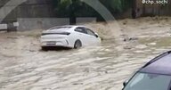 1日で1カ月分の雨…ロシアで人気のリゾート地「ソチ」に豪雨　街は水浸し、車は押し流され　2014年のオリンピック開催地