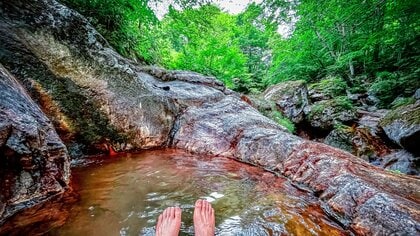 秘湯中の秘湯！丸見え系から自分で掘る温泉まで…大自然に湧く魅惑の「野湯」【一人旅研究会の“日本”ノスタルジック写真館】