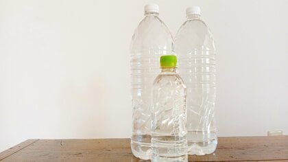 災害時に役立つペットボトルの活用法4選。冬はカイロ、夏は保冷剤に！水の備蓄と合わせて防災力をアップする工夫