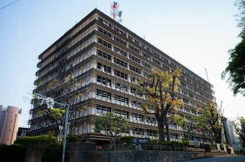 路上で女性を複数回殴り性的暴行の疑い…30歳の男逮捕　背後から近づいて引き倒したか「身に覚えはありません」と容疑を否認