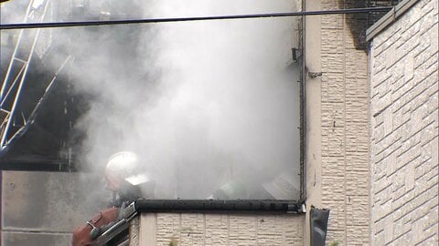 「家が燃えている」木造3階建て住宅で火災　住人の50歳男性死亡　80代父親と連絡取れず　埼玉・入間市