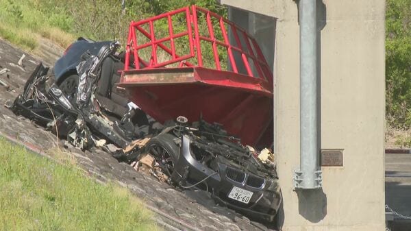 ほぼ即死状態か 水門に車衝突…19歳と20歳の自動車整備科の訓練生4人