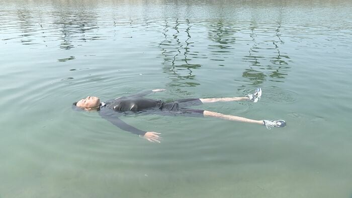 溺れそうになった時は「背浮き」を