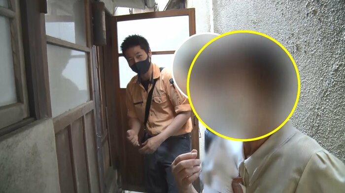 玄関扉の解錠に成功 「あー!」と声を上げよろこぶ夫婦
