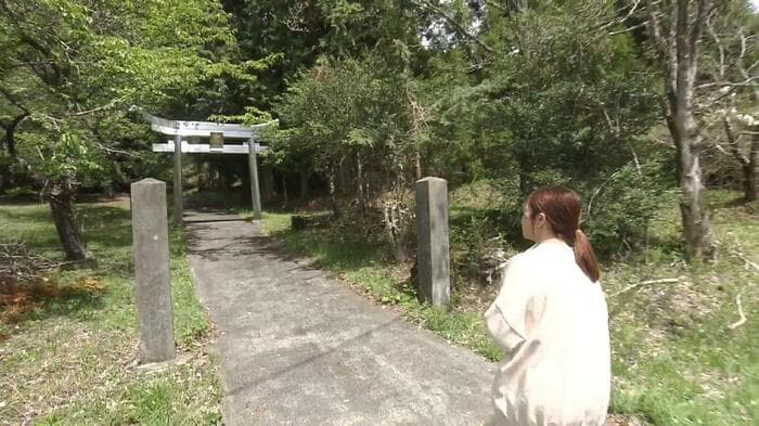 山神社(富士宮市粟倉)の光り輝く鳥居