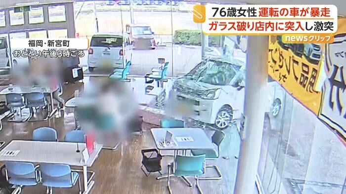 自動車販売店に突っ込んできた車（福岡・新宮町）