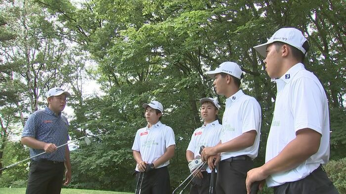 高校生に指導する米澤蓮選手